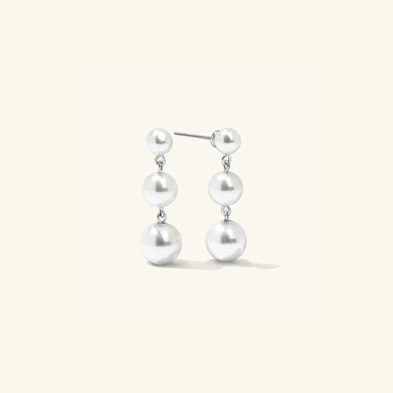 Triple Pearl Earrings Silver i gruppen Shop / Örhängen hos ANI (ANI-0523-009)