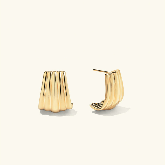 Draped Earrings Gold i gruppen Shop / Örhängen hos ANI (ANI-0823-127)